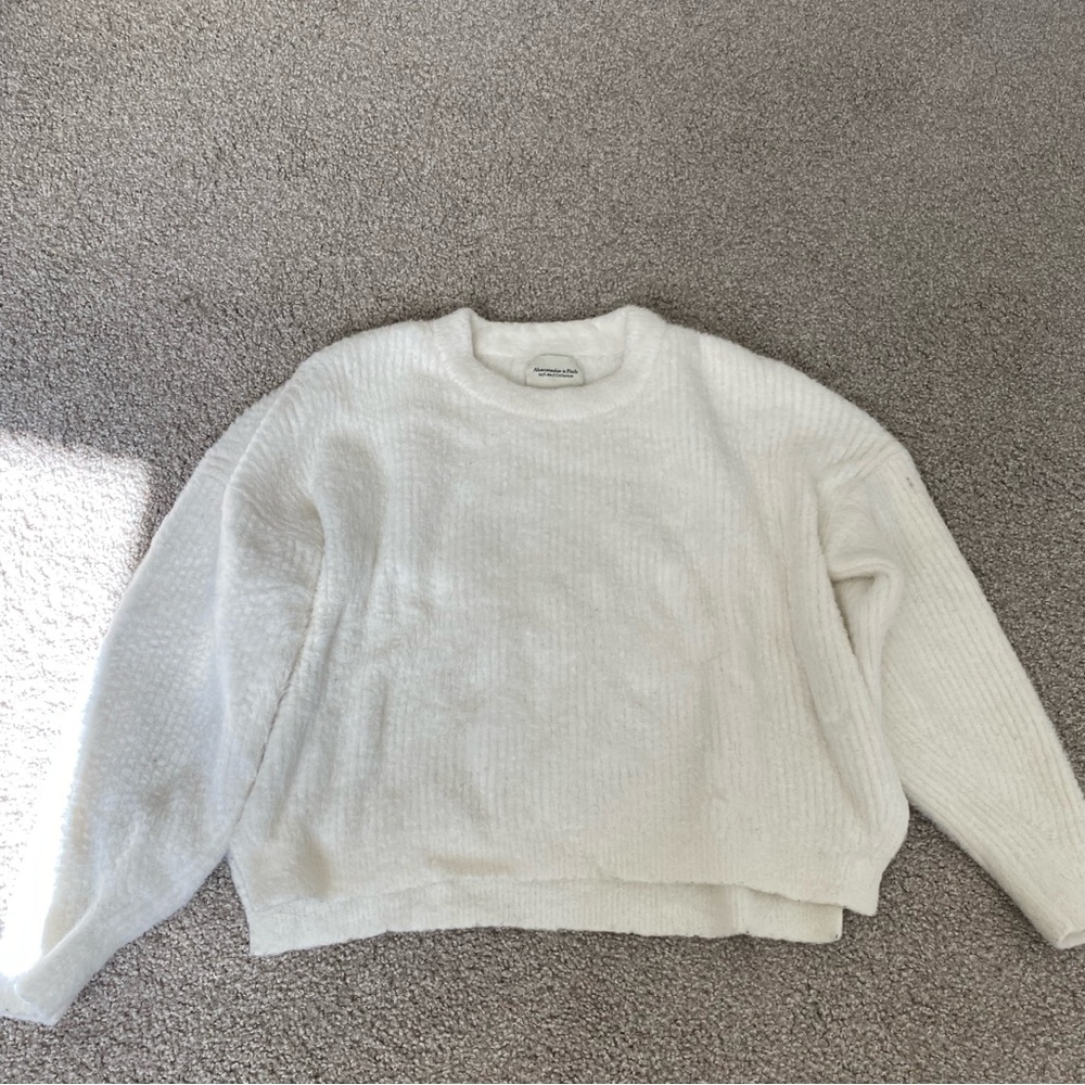 SOLD - Abercrombie Cozy White Sweater